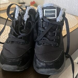 Black Outdoor Sneakers with Fur Trim